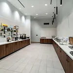 La Quinta Inn & Suites By Wyndham Nashville Downtown Stadium